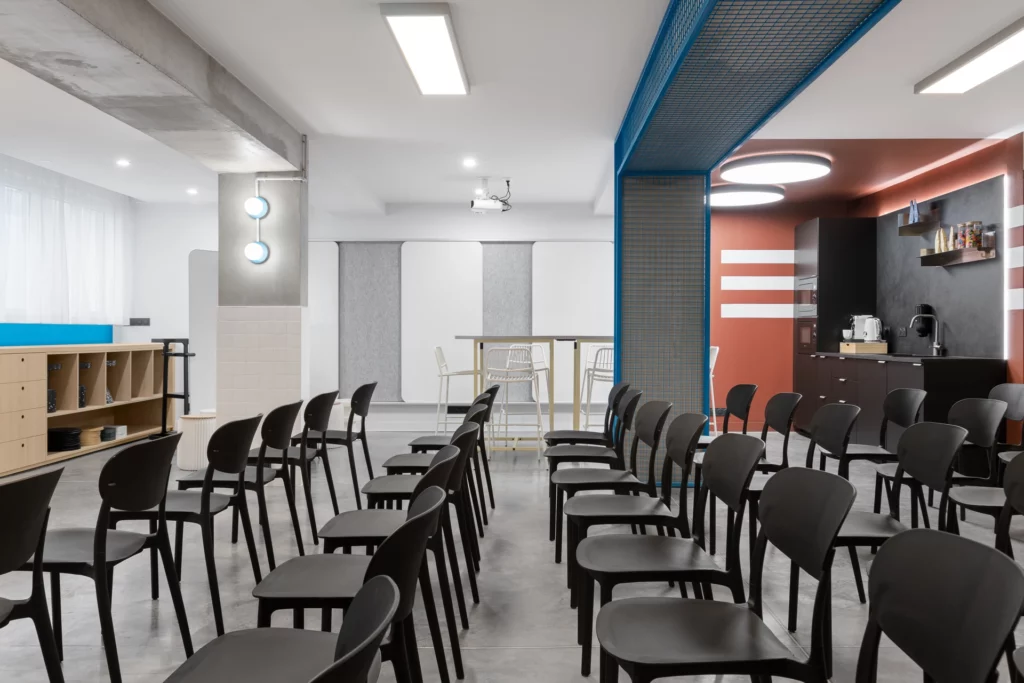 Détail de l'aménagement intérieur de la salle professionnelle Passage B