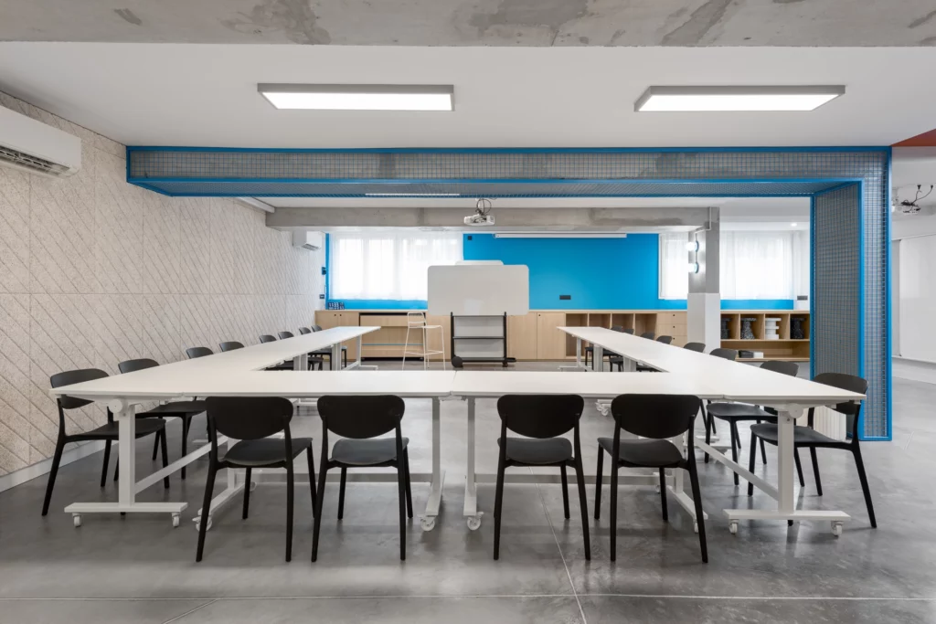Organisation d'un séminaire en petits groupes dans la salle Passage B à Nantes